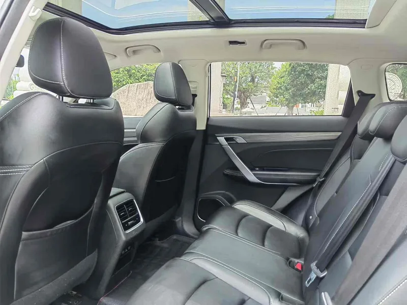 Geely Boyue 2020 1.8TD DCT Zhilian PRO interior foto 7 Geely Boyue 2020 1.8TD DCT Zhilian PRO interior foto 7