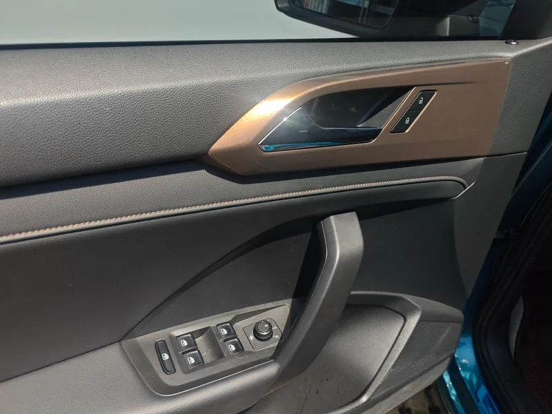 Volkswagen Tharu 2020 280TSI Version confort à deux roues motrices État VI intérieur photo 19 Volkswagen Tharu 2020 280TSI Version confort à deux roues motrices État VI intérieur photo 19