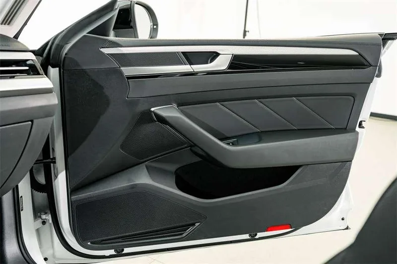 Volkswagen CC 2021 Hunting car 380TSI Heart Hunting Edition interior photo 15 Volkswagen CC 2021 Hunting car 380TSI Heart Hunting Edition interior photo 15