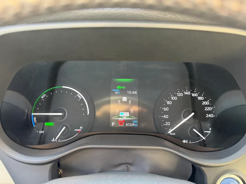 Toyota Granvia 2022 2.5L Hybrid Premier Edition interior photo 12 Toyota Granvia 2022 2.5L Hybrid Premier Edition interior photo 12