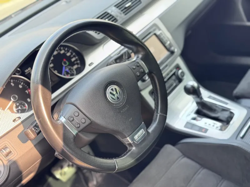 Volkswagen Passat 2008 R36 Travel version interior photo 10 Volkswagen Passat 2008 R36 Travel version interior photo 10