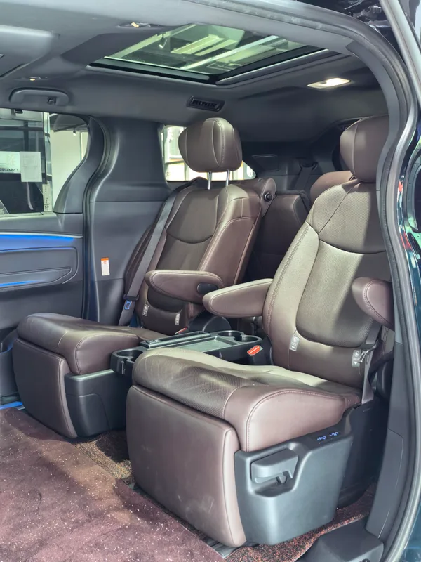 Toyota Granvia 2023 Intelligent electric hybrid double engine 2.5L Flagship VIP exterior photo 4 Toyota Granvia 2023 Intelligent electric hybrid double engine 2.5L Flagship VIP exterior photo 4