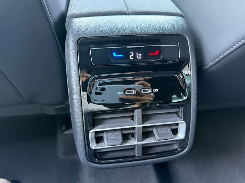 Volkswagen Tiguan L 2024 Pro 380TSI Tracción a las cuatro ruedas R-Line Edición Zhizun interior foto 9 Volkswagen Tiguan L 2024 Pro 380TSI Tracción a las cuatro ruedas R-Line Edición Zhizun interior foto 9