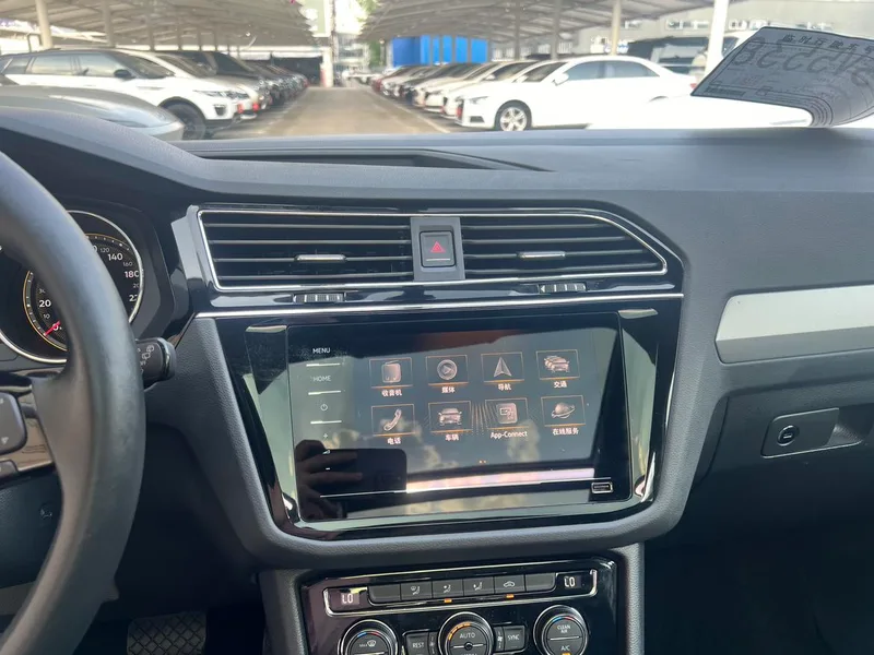 Volkswagen Tiguan L 2020 330TSI Version de confort panoramique automatique à deux roues motrices État VI intérieur photo 10 Volkswagen Tiguan L 2020 330TSI Version de confort panoramique automatique à deux roues motrices État VI intérieur photo 10