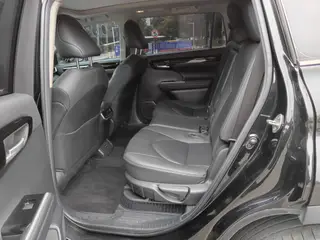 Toyota Highlander 2022 Dual Power 2.5L Four-wheel drive Premium Edition 7 seat interior photo 6 Toyota Highlander 2022 Dual Power 2.5L Four-wheel drive Premium Edition 7 seat interior photo 6