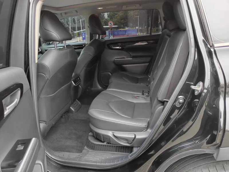 Toyota Highlander 2022 Dual Power 2.5L Four-wheel drive Premium Edition 7 seat interior photo 6 Toyota Highlander 2022 Dual Power 2.5L Four-wheel drive Premium Edition 7 seat interior photo 6