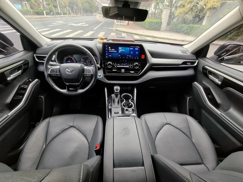 Toyota Highlander 2022 Dual Power 2.5L Four-wheel drive Premium Edition 7 seat interior photo 8 Toyota Highlander 2022 Dual Power 2.5L Four-wheel drive Premium Edition 7 seat interior photo 8