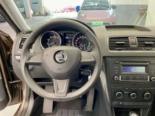 Skoda Yeti 2014 1.4TSI DSG Versión colorida interior foto 12 Skoda Yeti 2014 1.4TSI DSG Versión colorida interior foto 12
