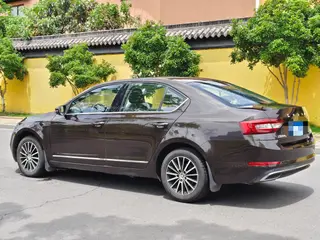 Skoda Octavia 2018 1.6L Automatic Luxury Edition interior photo 7 Skoda Octavia 2018 1.6L Automatic Luxury Edition interior photo 7