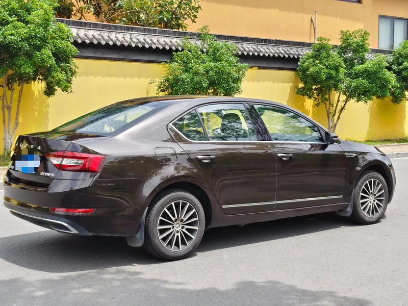 Skoda Octavia 2018 1.6L Automatic Luxury Edition interior photo 8 Skoda Octavia 2018 1.6L Automatic Luxury Edition interior photo 8
