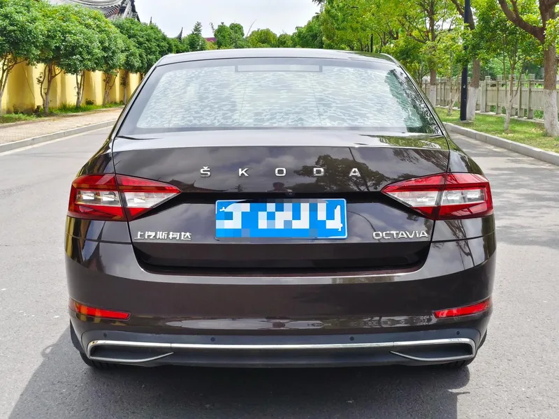 Skoda Octavia 2018 1.6L Automatic Luxury Edition interior photo 9 Skoda Octavia 2018 1.6L Automatic Luxury Edition interior photo 9