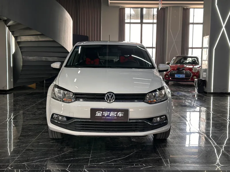 Volkswagen Polo 2016 1.6L Automatic Comfort Type exterior photo 2 Volkswagen Polo 2016 1.6L Automatic Comfort Type exterior photo 2
