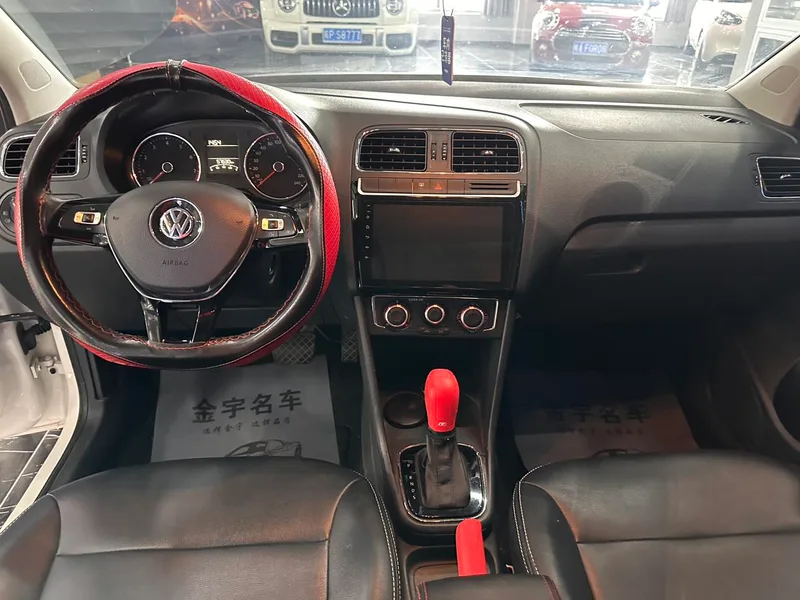 Volkswagen Polo 2016 1.6L Automatic Comfort Type interior photo 7 Volkswagen Polo 2016 1.6L Automatic Comfort Type interior photo 7