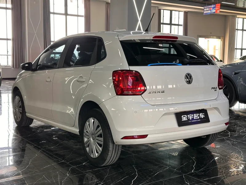 Volkswagen Polo 2016 1.6L Automatic Comfort Type interior photo 9 Volkswagen Polo 2016 1.6L Automatic Comfort Type interior photo 9