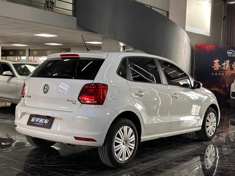 Volkswagen Polo 2016 1.6L Automatic Comfort Type interior photo 11 Volkswagen Polo 2016 1.6L Automatic Comfort Type interior photo 11
