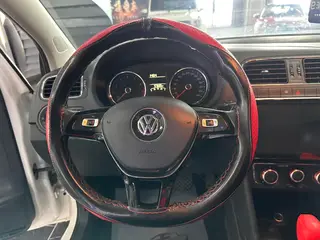 Volkswagen Polo 2016 1.6L Automatic Comfort Type interior photo 12 Volkswagen Polo 2016 1.6L Automatic Comfort Type interior photo 12