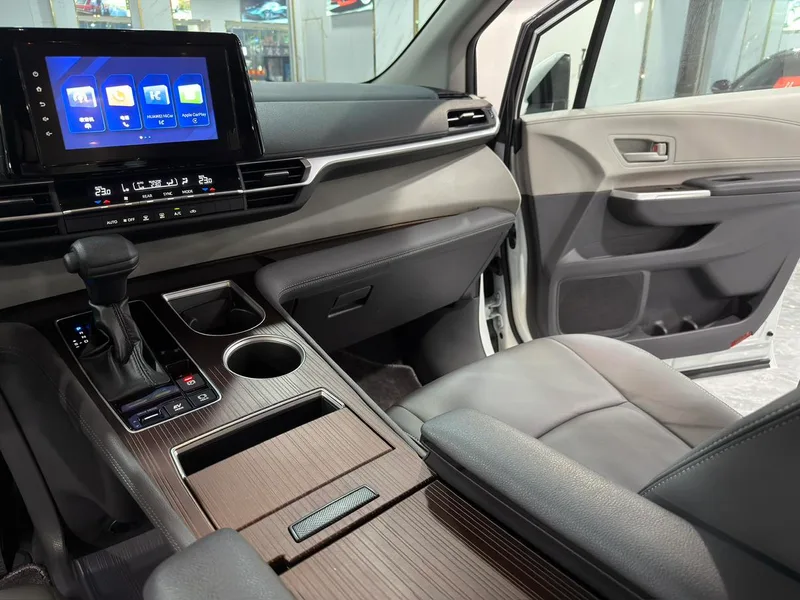 Toyota Sienna 2024 Dual Power 2.5L Comfort Edition exterior photo 8 Toyota Sienna 2024 Dual Power 2.5L Comfort Edition exterior photo 8