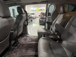 Toyota Sienna 2024 Dual Power 2.5L Comfort Edition interior photo 9 Toyota Sienna 2024 Dual Power 2.5L Comfort Edition interior photo 9