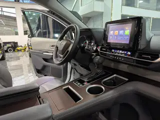 Toyota Sienna 2024 Dual Power 2.5L Comfort Edition interior photo 10 Toyota Sienna 2024 Dual Power 2.5L Comfort Edition interior photo 10