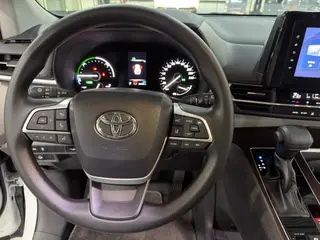 Toyota Sienna 2024 Dual Power 2.5L Comfort Edition interior photo 12 Toyota Sienna 2024 Dual Power 2.5L Comfort Edition interior photo 12