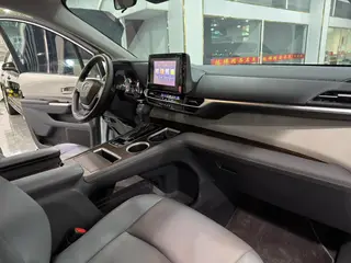 Toyota Sienna 2024 Dual Power 2.5L Comfort Edition interior photo 13 Toyota Sienna 2024 Dual Power 2.5L Comfort Edition interior photo 13