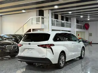 Toyota Sienna 2024 Dual Power 2.5L Comfort Edition interior photo 14 Toyota Sienna 2024 Dual Power 2.5L Comfort Edition interior photo 14