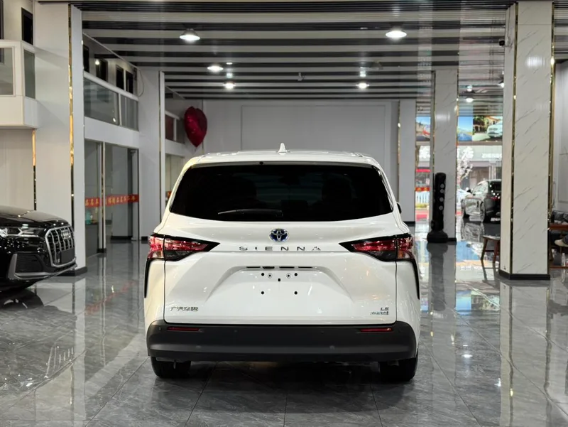 Toyota Sienna 2024 Dual Power 2.5L Comfort Edition interior photo 15 Toyota Sienna 2024 Dual Power 2.5L Comfort Edition interior photo 15