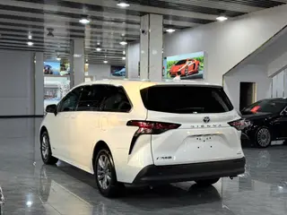 Toyota Sienna 2024 Dual Power 2.5L Comfort Edition interior photo 16 Toyota Sienna 2024 Dual Power 2.5L Comfort Edition interior photo 16