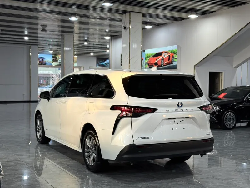 Toyota Sienna 2024 Dual Power 2.5L Comfort Edition interior photo 16 Toyota Sienna 2024 Dual Power 2.5L Comfort Edition interior photo 16