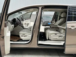 Volkswagen Viloran 2020 380TSI Versión de lujo interior foto 11 Volkswagen Viloran 2020 380TSI Versión de lujo interior foto 11