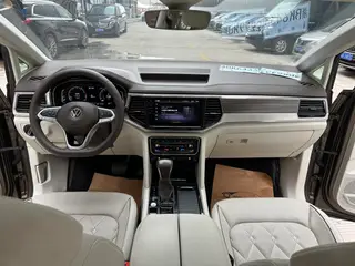 Volkswagen Viloran 2020 380TSI Versión de lujo interior foto 12 Volkswagen Viloran 2020 380TSI Versión de lujo interior foto 12