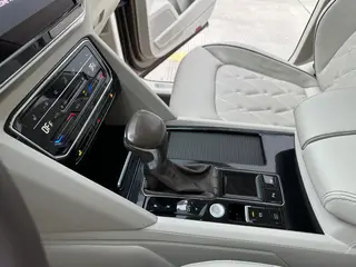 Volkswagen Viloran 2020 380TSI Versión de lujo interior foto 15 Volkswagen Viloran 2020 380TSI Versión de lujo interior foto 15