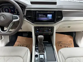 Volkswagen Viloran 2020 380TSI Versión de lujo interior foto 16 Volkswagen Viloran 2020 380TSI Versión de lujo interior foto 16