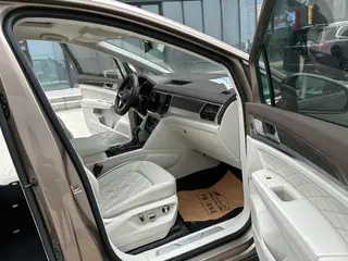 Volkswagen Viloran 2020 380TSI Versión de lujo interior foto 17 Volkswagen Viloran 2020 380TSI Versión de lujo interior foto 17