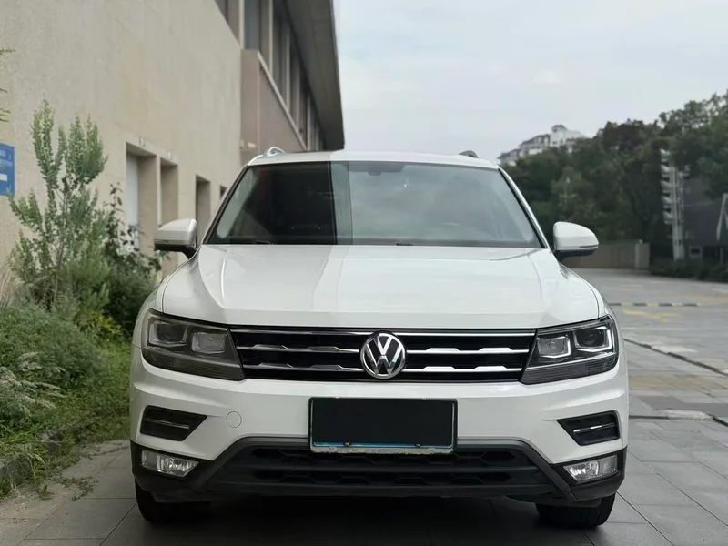 Volkswagen Tiguan L 2020 330TSI Automatic two-wheel drive panoramic comfort version Country VI exterior photo 2 Volkswagen Tiguan L 2020 330TSI Automatic two-wheel drive panoramic comfort version Country VI exterior photo 2