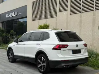 Volkswagen Tiguan L 2020 330TSI Automatic two-wheel drive panoramic comfort version Country VI exterior photo 4 Volkswagen Tiguan L 2020 330TSI Automatic two-wheel drive panoramic comfort version Country VI exterior photo 4