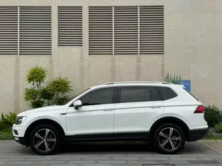 Volkswagen Tiguan L 2020 330TSI Automatic two-wheel drive panoramic comfort version Country VI exterior photo 6 Volkswagen Tiguan L 2020 330TSI Automatic two-wheel drive panoramic comfort version Country VI exterior photo 6