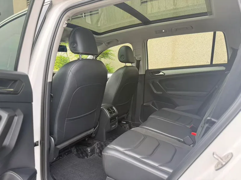 Volkswagen Tiguan L 2020 330TSI Automatic two-wheel drive panoramic comfort version Country VI interior photo 7 Volkswagen Tiguan L 2020 330TSI Automatic two-wheel drive panoramic comfort version Country VI interior photo 7