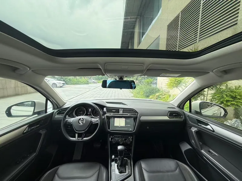 Volkswagen Tiguan L 2020 330TSI Automatic two-wheel drive panoramic comfort version Country VI interior photo 9 Volkswagen Tiguan L 2020 330TSI Automatic two-wheel drive panoramic comfort version Country VI interior photo 9