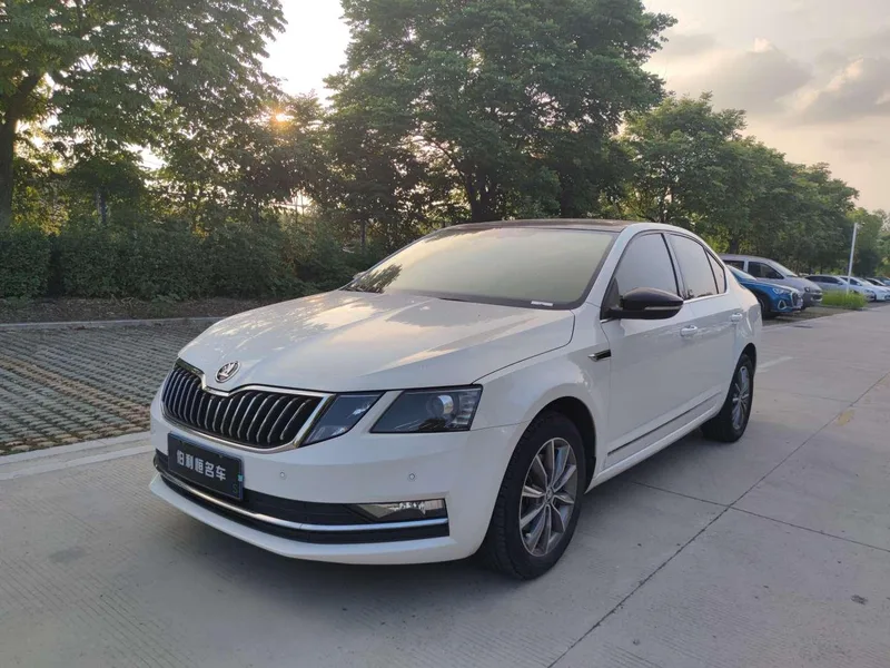 Skoda Octavia 2020 TSI230 DSG Zhixing Deluxe Edition exterior photo 1 Skoda Octavia 2020 TSI230 DSG Zhixing Deluxe Edition exterior photo 1