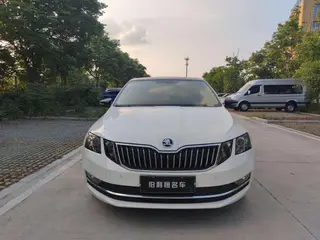 Skoda Octavia 2020 TSI230 DSG Zhixing Deluxe Edition exterior photo 2 Skoda Octavia 2020 TSI230 DSG Zhixing Deluxe Edition exterior photo 2