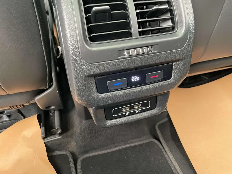 Volkswagen Touan L 2018 280TSI Automatic Comfort Version 7 seat China V interior photo 16 Volkswagen Touan L 2018 280TSI Automatic Comfort Version 7 seat China V interior photo 16