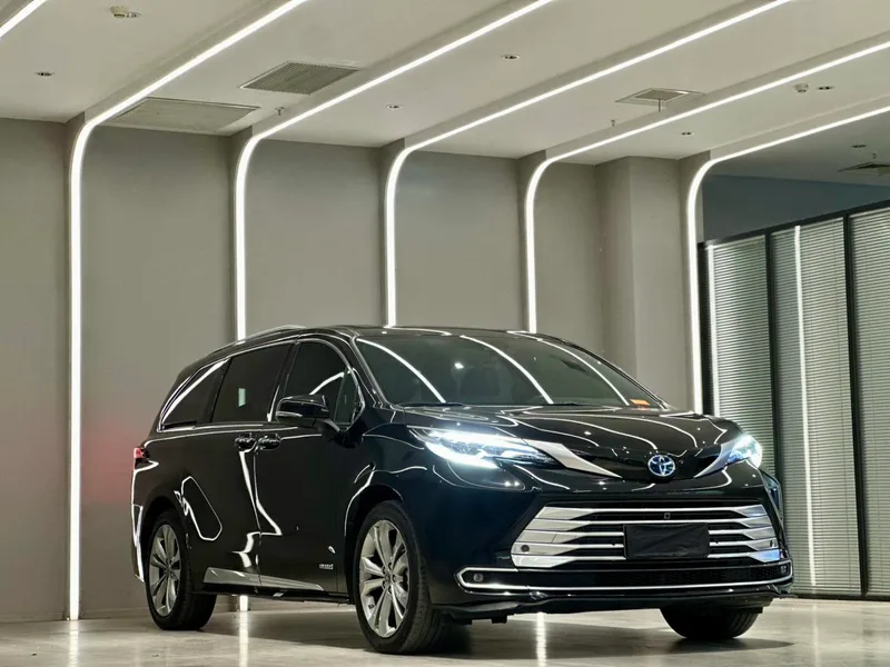 Toyota Sienna 2023 Doble motor 2.5L Edición de platino exterior foto 3 Toyota Sienna 2023 Doble motor 2.5L Edición de platino exterior foto 3