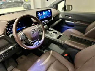 Toyota Sienna 2023 Doble motor 2.5L Edición de platino interior foto 8 Toyota Sienna 2023 Doble motor 2.5L Edición de platino interior foto 8