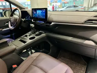 Toyota Sienna 2023 Doble motor 2.5L Edición de platino interior foto 10 Toyota Sienna 2023 Doble motor 2.5L Edición de platino interior foto 10