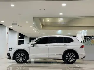 Volkswagen Tiguan L 2021 330TSI Automatic two-wheel drive R-Line Enjoy more version interior photo 7 Volkswagen Tiguan L 2021 330TSI Automatic two-wheel drive R-Line Enjoy more version interior photo 7