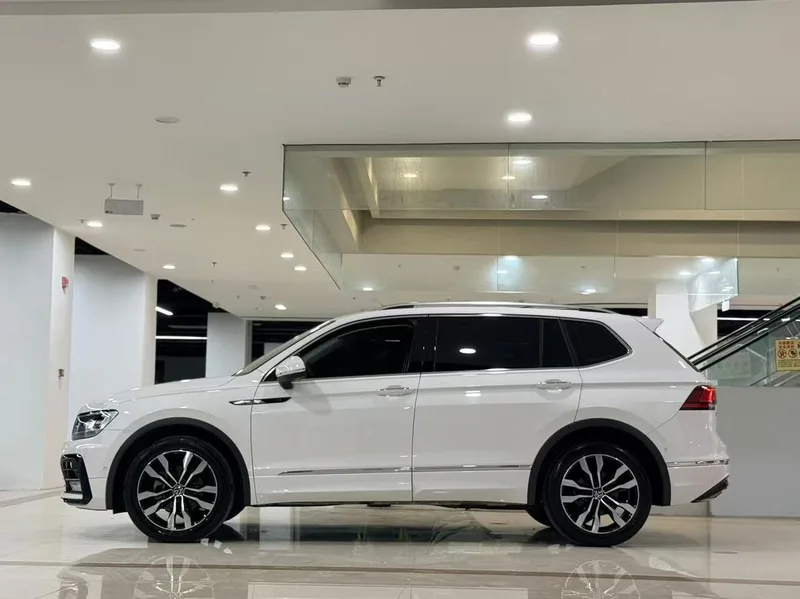 Volkswagen Tiguan L 2021 330TSI Automatic two-wheel drive R-Line Enjoy more version interior photo 7 Volkswagen Tiguan L 2021 330TSI Automatic two-wheel drive R-Line Enjoy more version interior photo 7