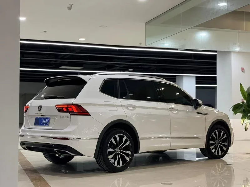 Volkswagen Tiguan L 2021 330TSI Automatic two-wheel drive R-Line Enjoy more version interior photo 8 Volkswagen Tiguan L 2021 330TSI Automatic two-wheel drive R-Line Enjoy more version interior photo 8