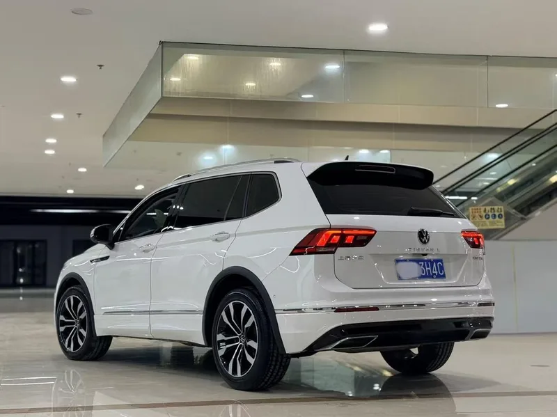 Volkswagen Tiguan L 2021 330TSI Automatic two-wheel drive R-Line Enjoy more version interior photo 9 Volkswagen Tiguan L 2021 330TSI Automatic two-wheel drive R-Line Enjoy more version interior photo 9