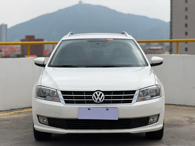 Volkswagen Gran Lavida 2014 1.6L Automatic Sports Edition exterior photo 2 Volkswagen Gran Lavida 2014 1.6L Automatic Sports Edition exterior photo 2